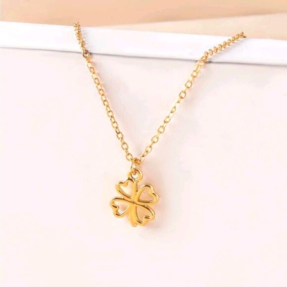 Four Leaf Clover 🍀 Charm Necklace - Picture 1 of 4
